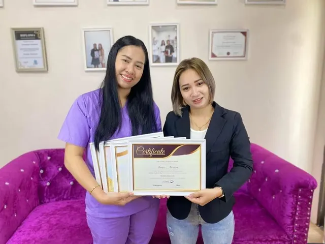 นักเรียนรับใบประกาศ