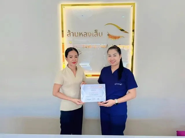 นักเรียนรับใบประกาศ